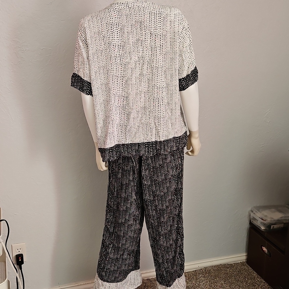 DONNA KARAN Black and White Spotted Two-Piece Lounge Pajama Set - Picture 7 of 11